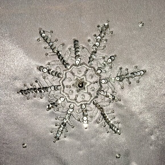 New Silver Beaded/Sequined Snowflake Tree Skirt - Picture 4 of 12